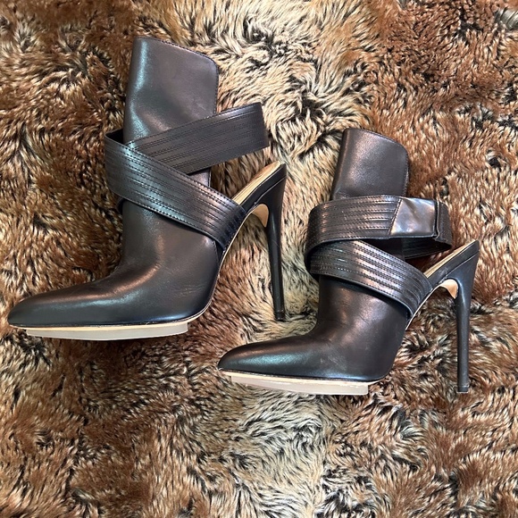 BCBG MaxAzria Leather Booties 8M - Picture 1 of 5